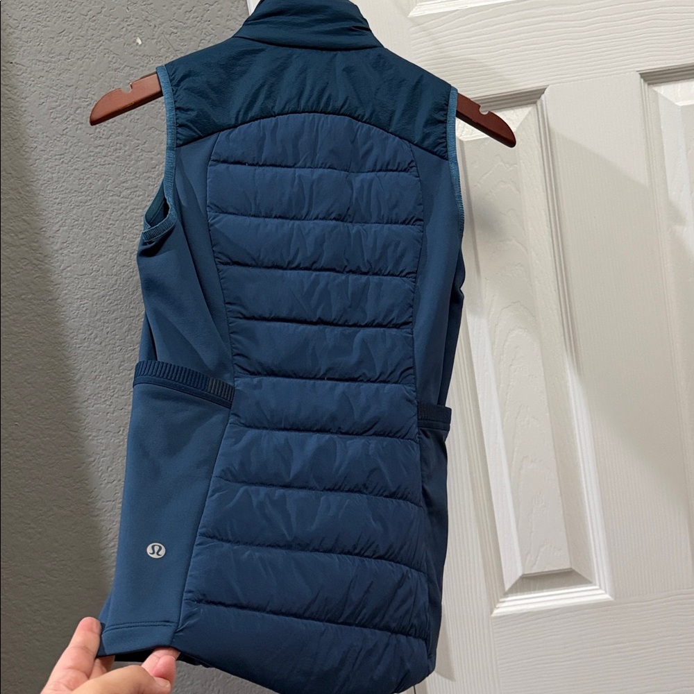 Lululemon Down for it vest teal size 4 - Picture 4 of 4